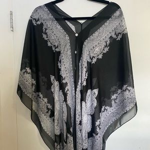 ⚡️ 3/$15 ⚡️ Adorable swim suit cover up